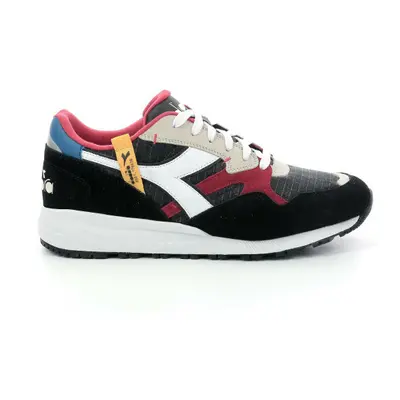 Baskets Diadora N902 Label