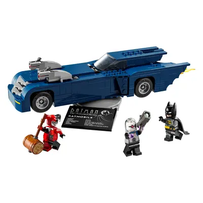 Batman avec la Batmobile contre Harley Quinn et Mr. Freeze