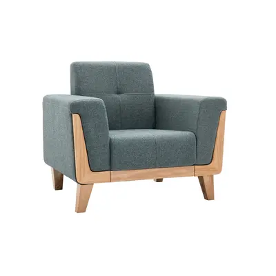 Fauteuil scandinave en tissu vert de gris et bois clair FJORD